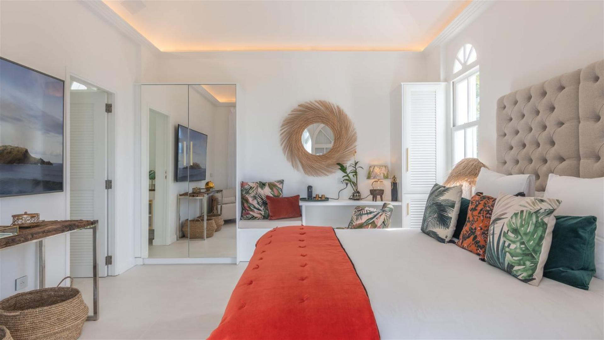 Calm Villa with Refined Decors