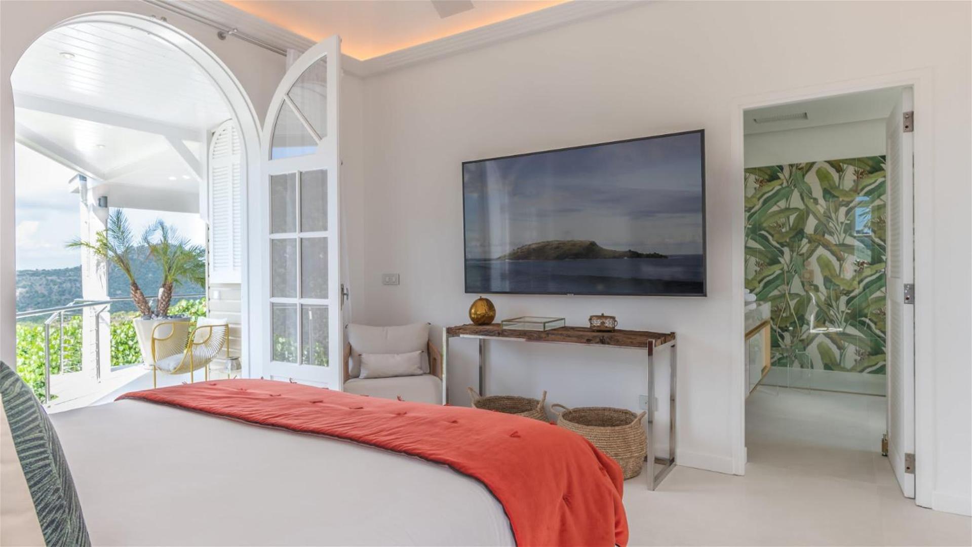 Calm Villa with Refined Decors