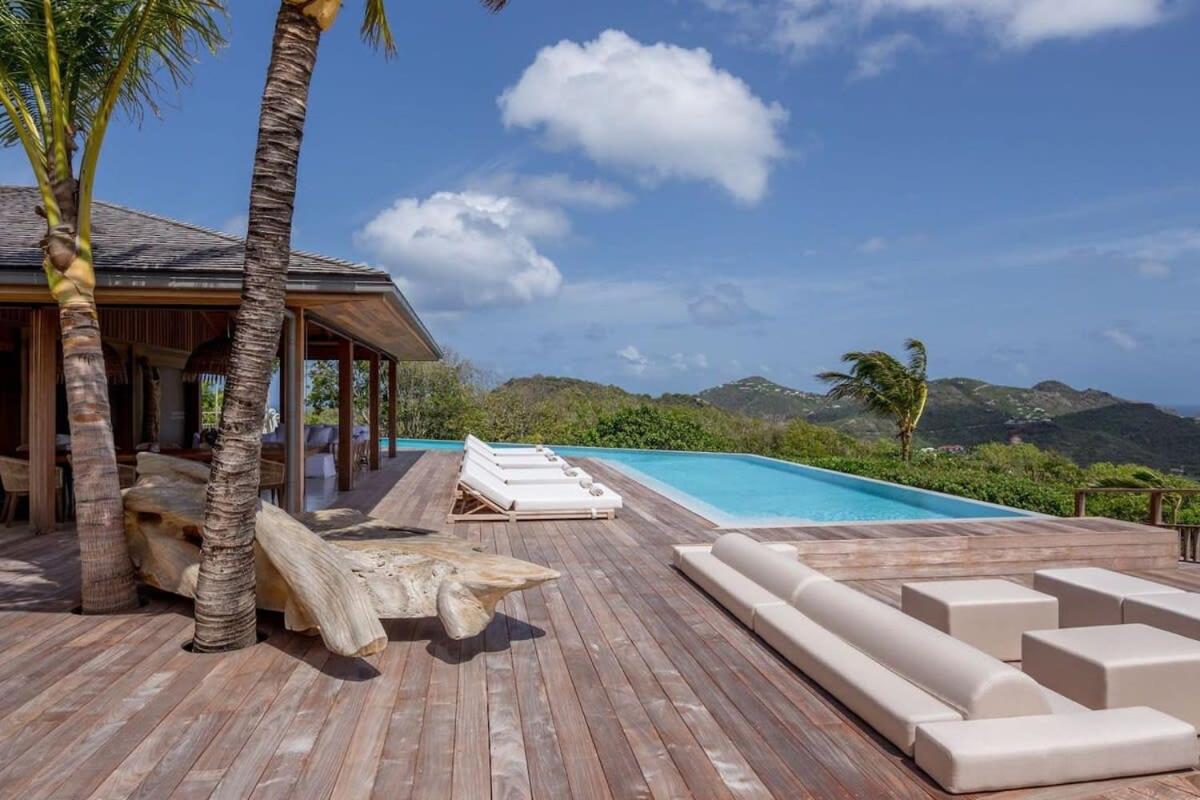 Graceful Villa offering Panoramic Views of the Bay