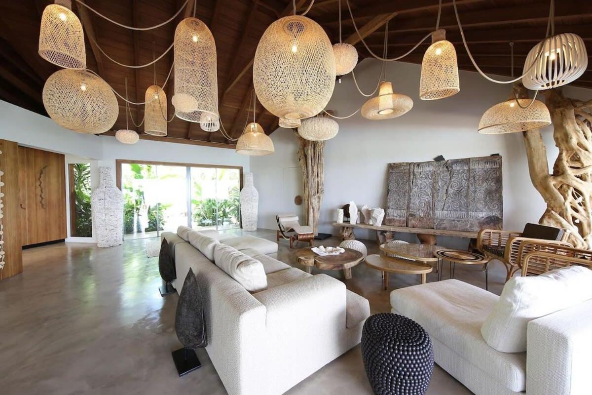 Graceful Villa offering Panoramic Views of the Bay