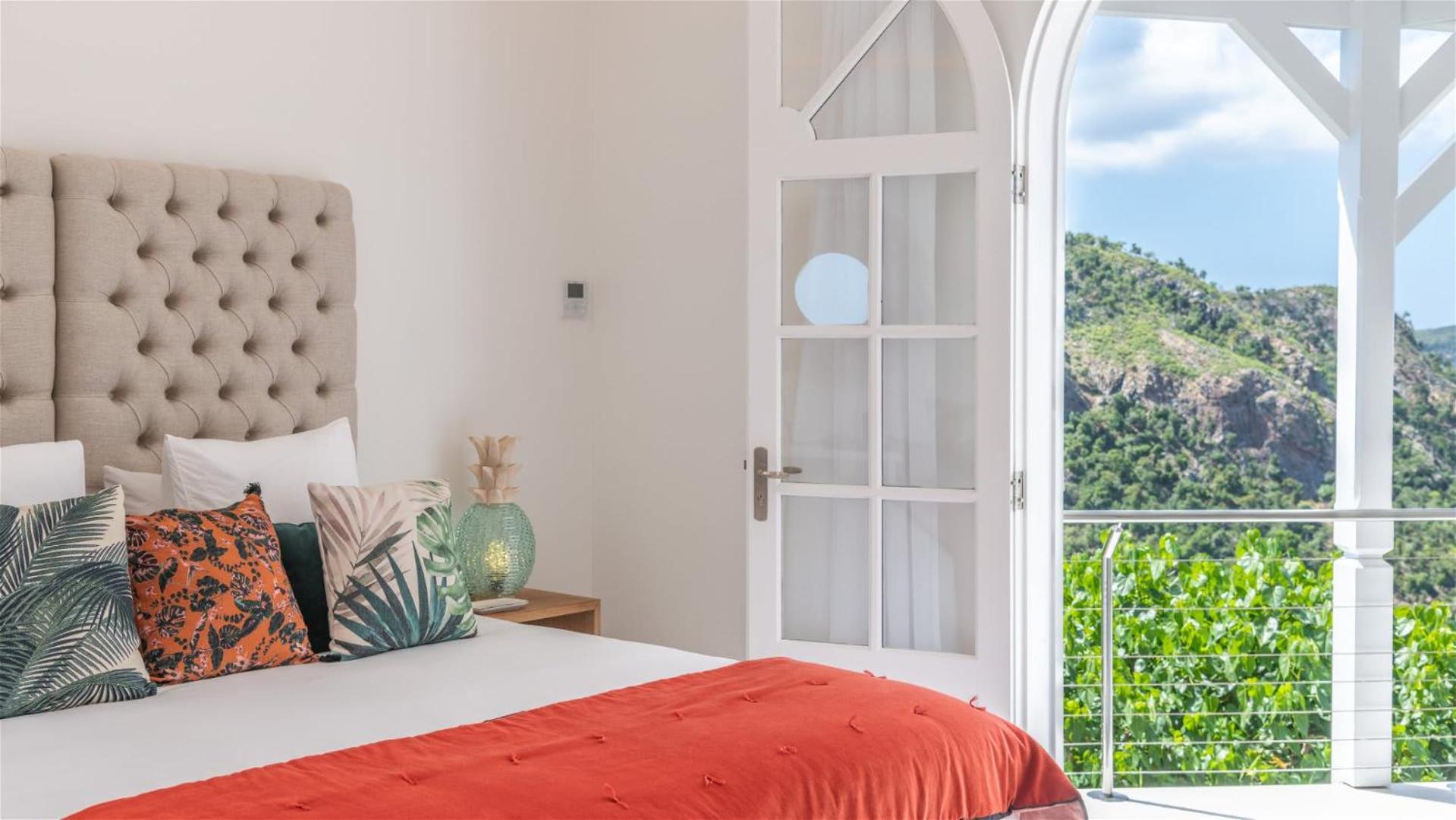 Calm Villa with Refined Decors