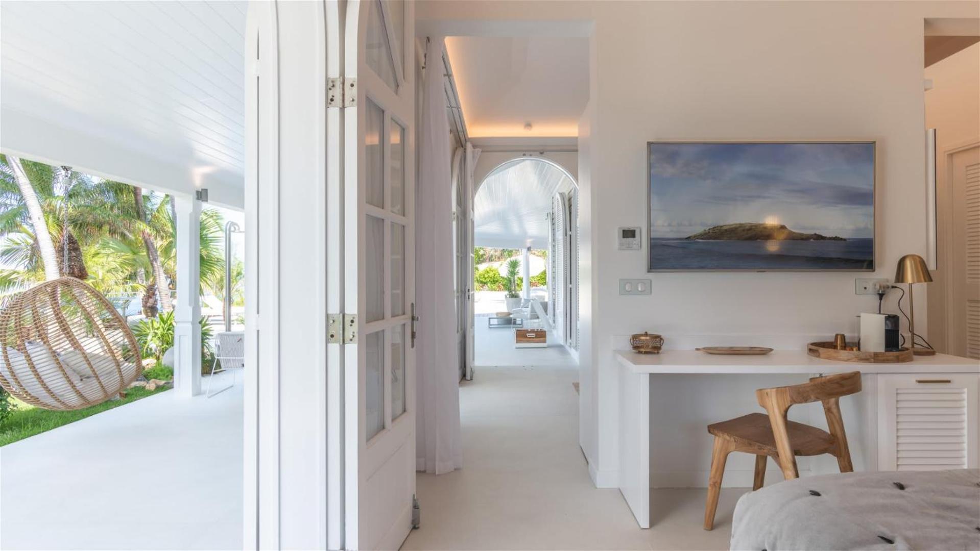 Calm Villa with Refined Decors