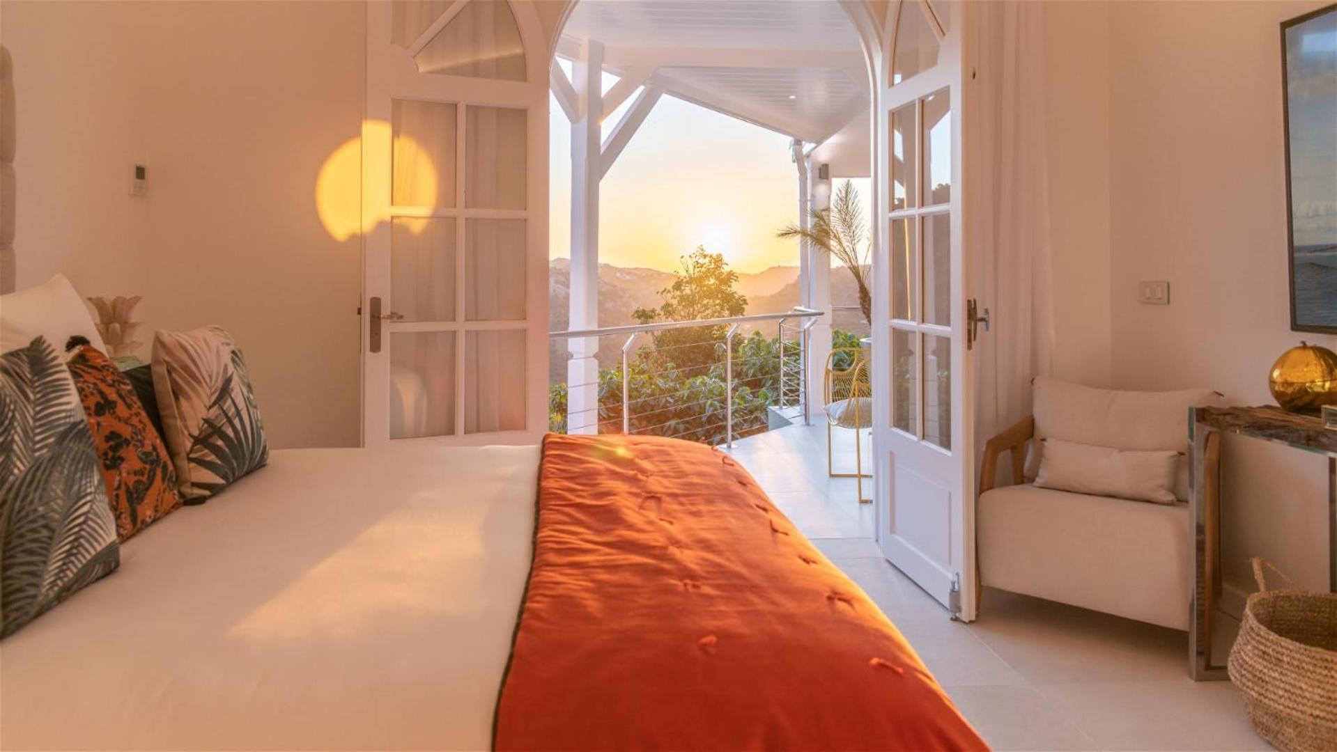 Calm Villa with Refined Decors