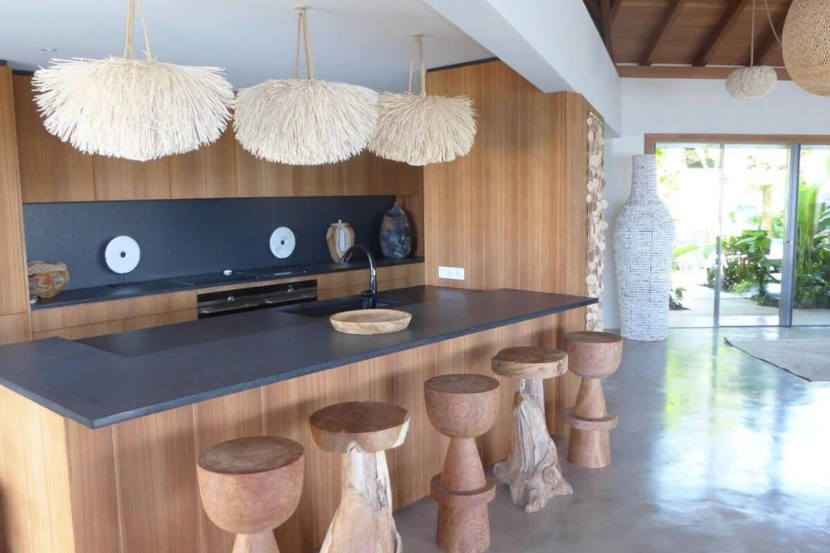 Graceful Villa offering Panoramic Views of the Bay