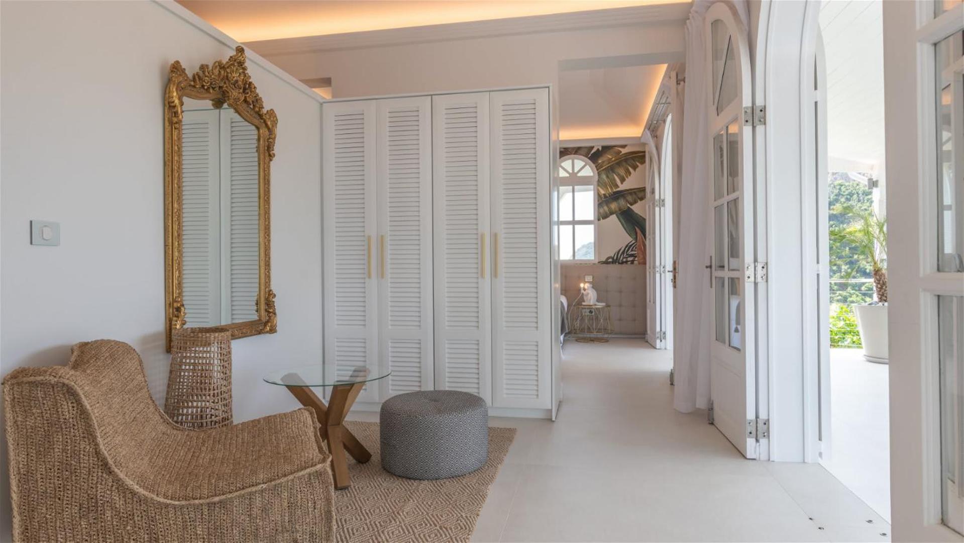Calm Villa with Refined Decors