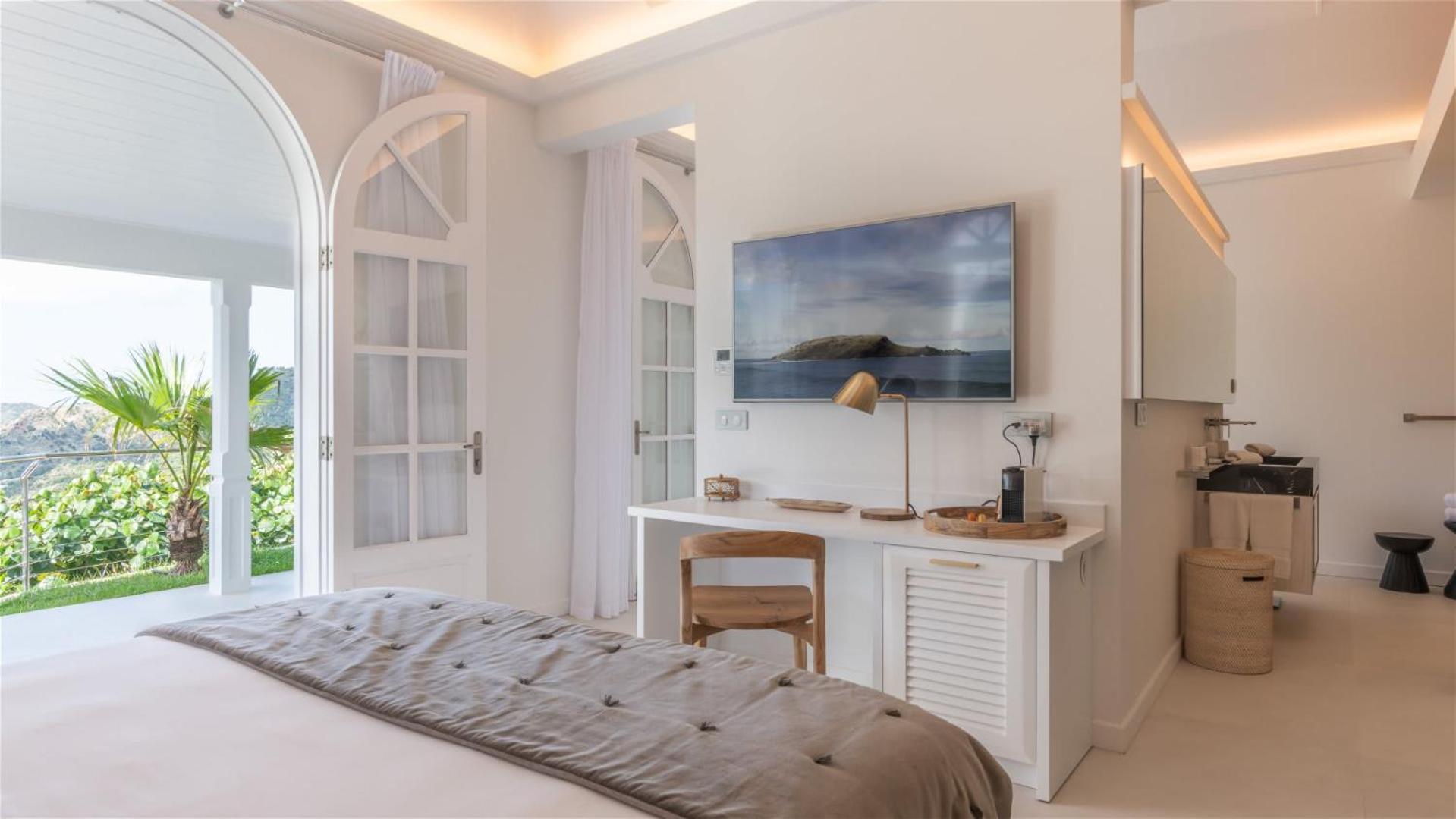 Calm Villa with Refined Decors