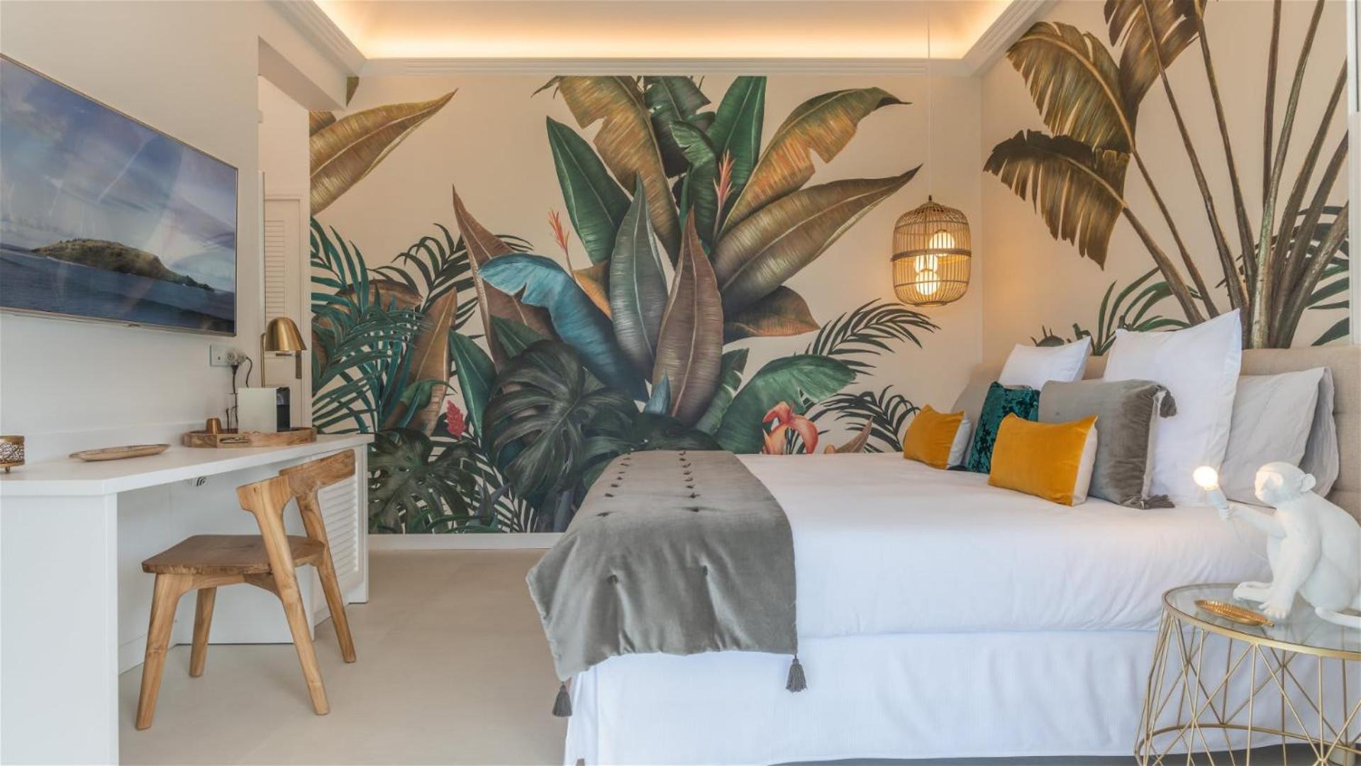 Calm Villa with Refined Decors