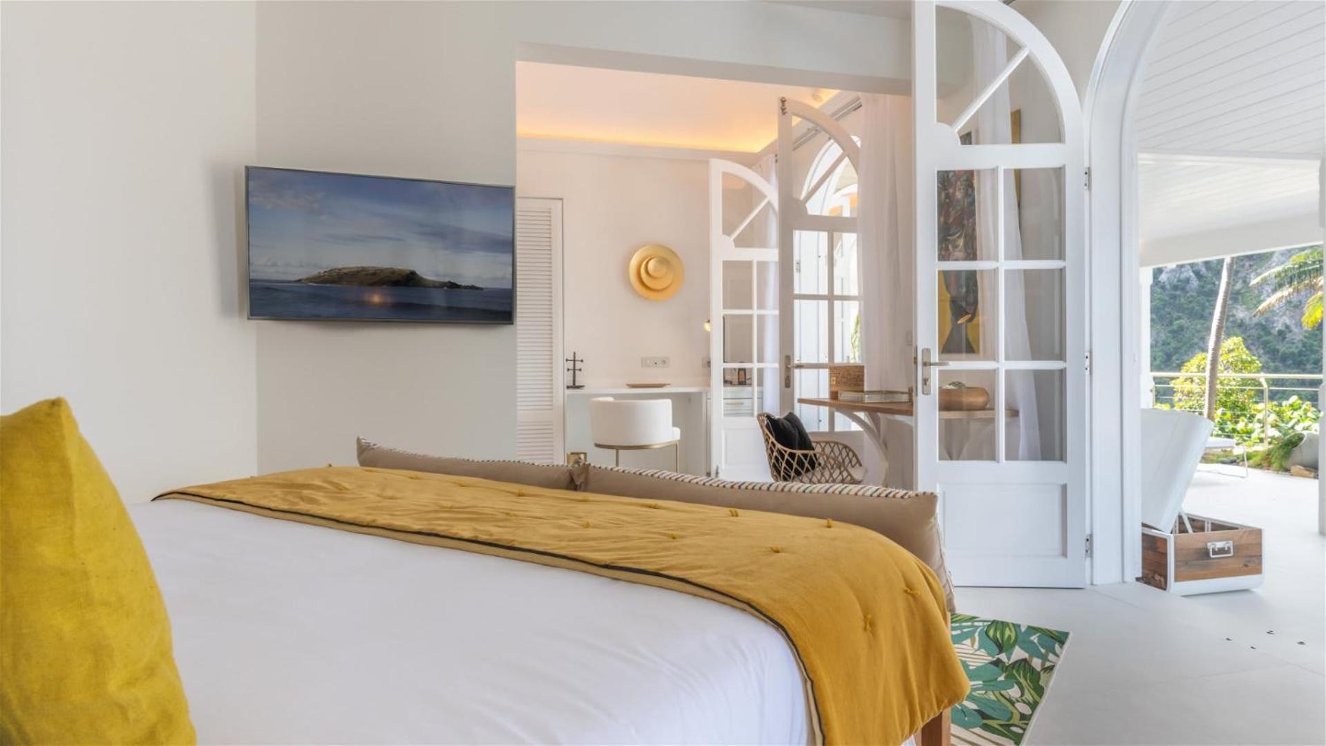 Calm Villa with Refined Decors