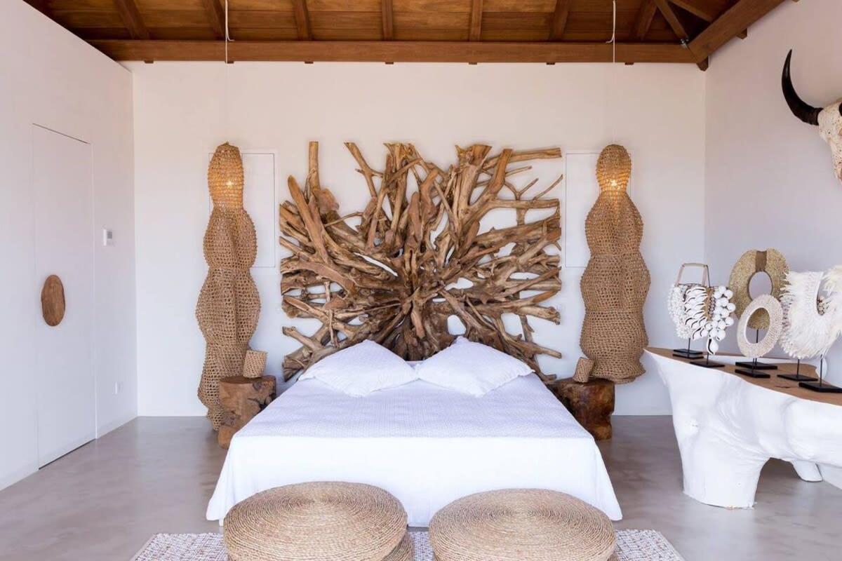 Graceful Villa offering Panoramic Views of the Bay