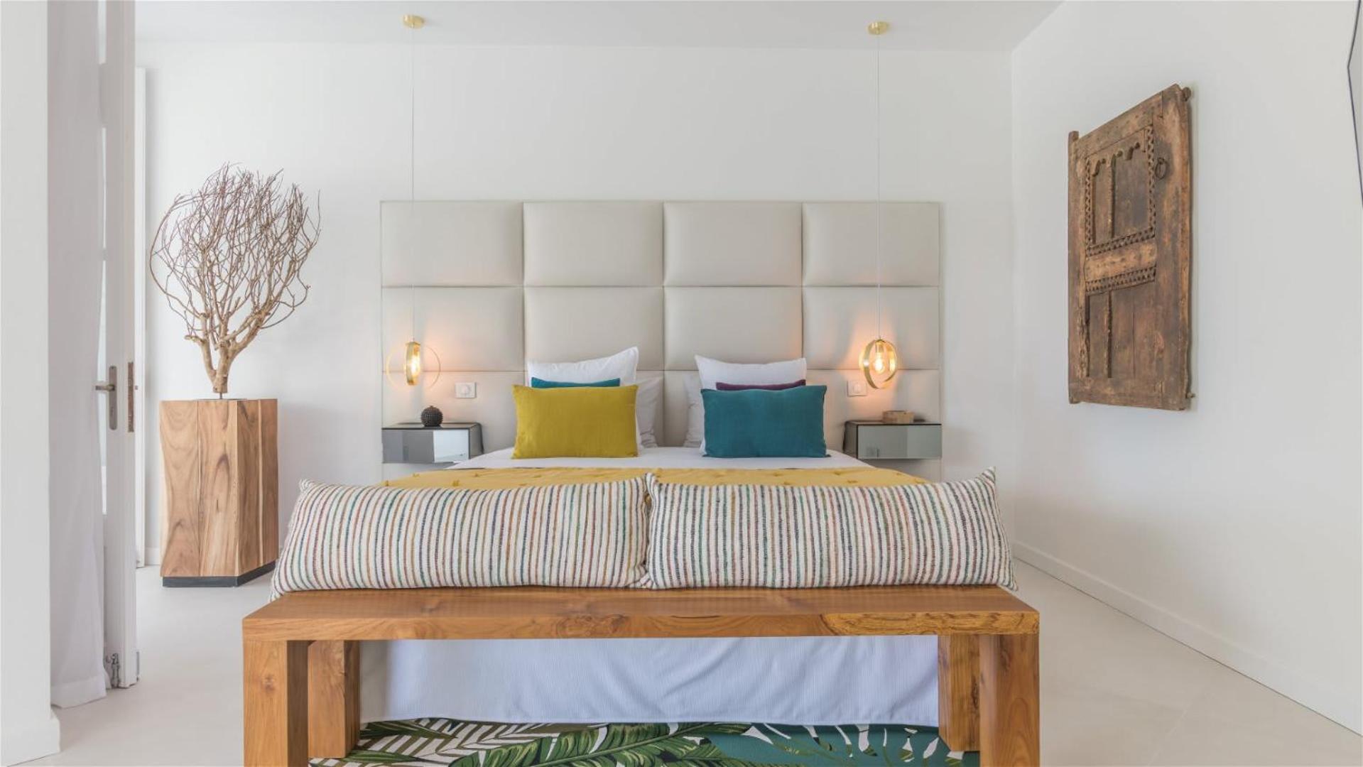 Calm Villa with Refined Decors