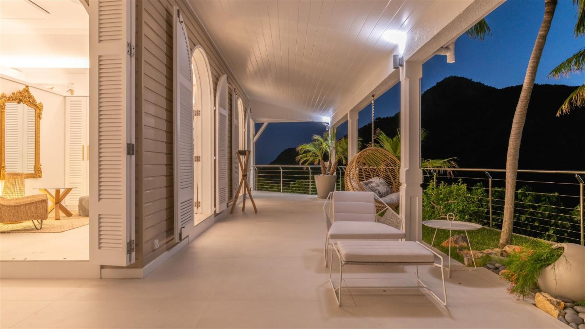 Calm Villa with Refined Decors