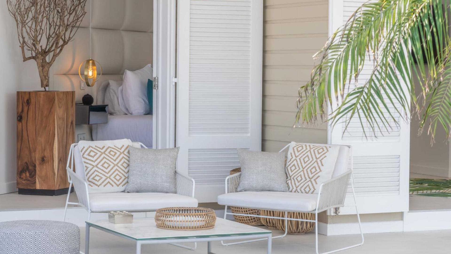 Calm Villa with Refined Decors