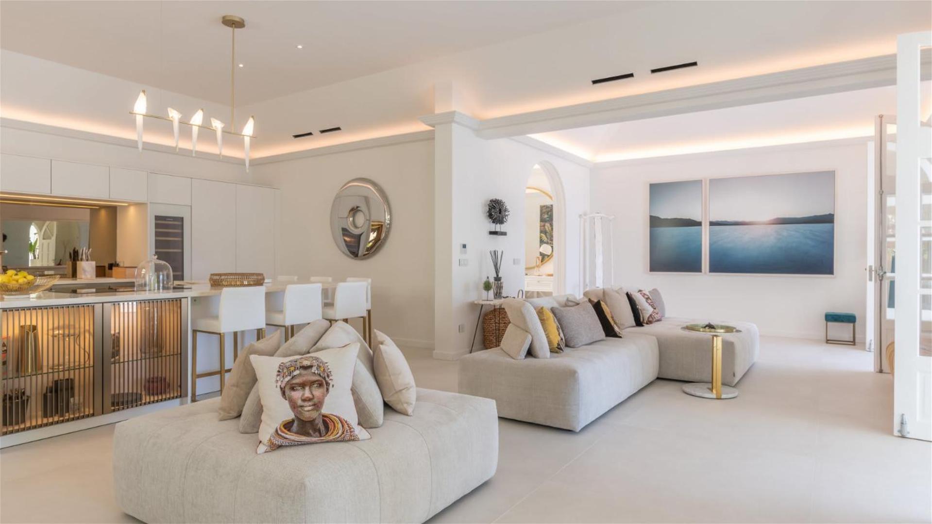 Calm Villa with Refined Decors