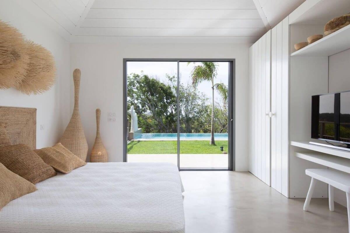 Graceful Villa offering Panoramic Views of the Bay
