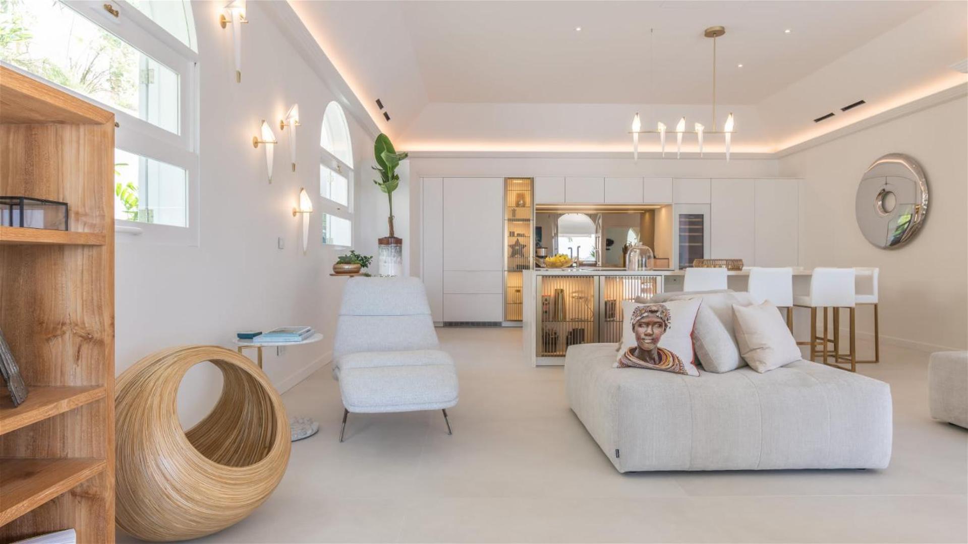 Calm Villa with Refined Decors
