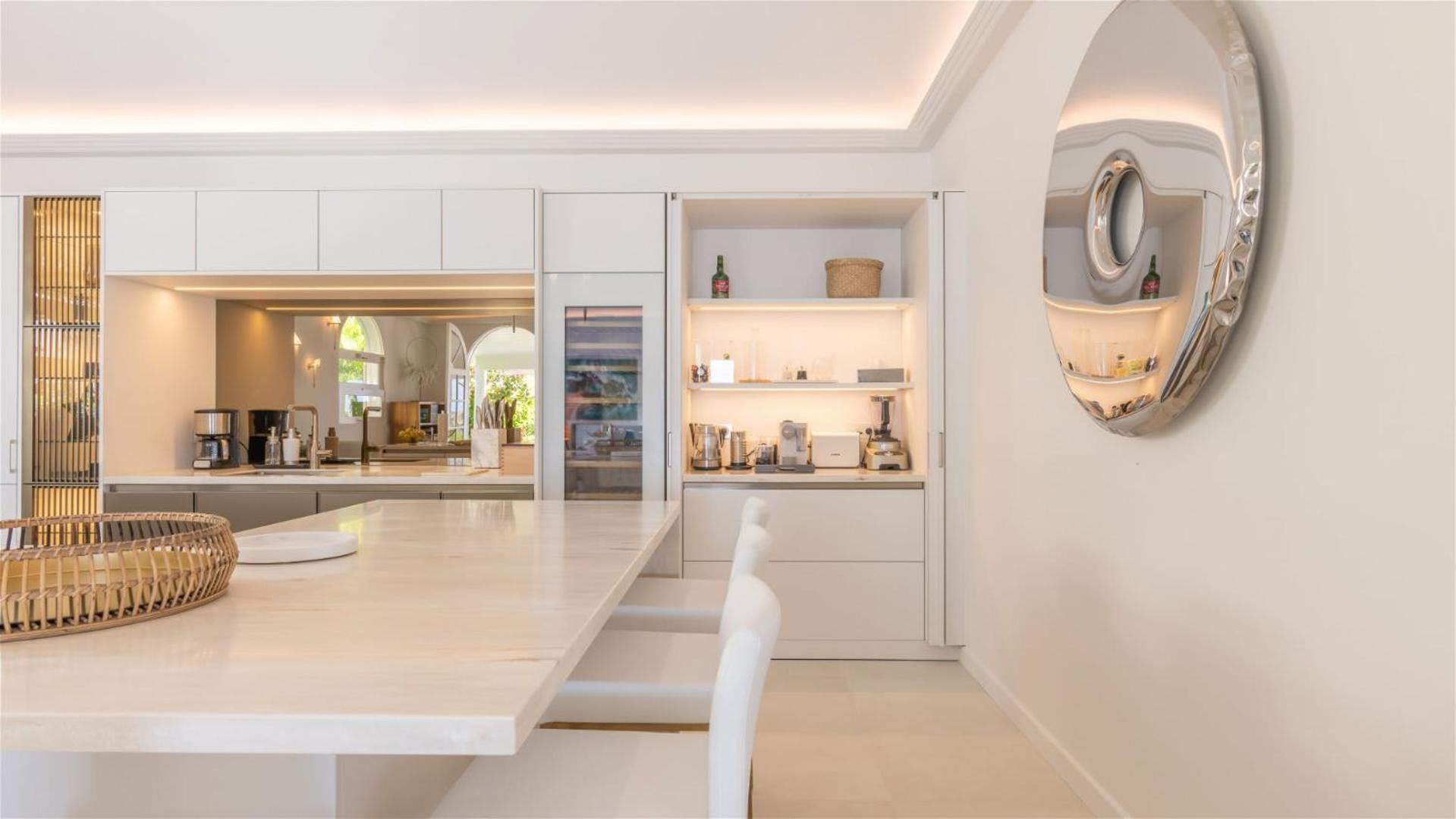 Calm Villa with Refined Decors