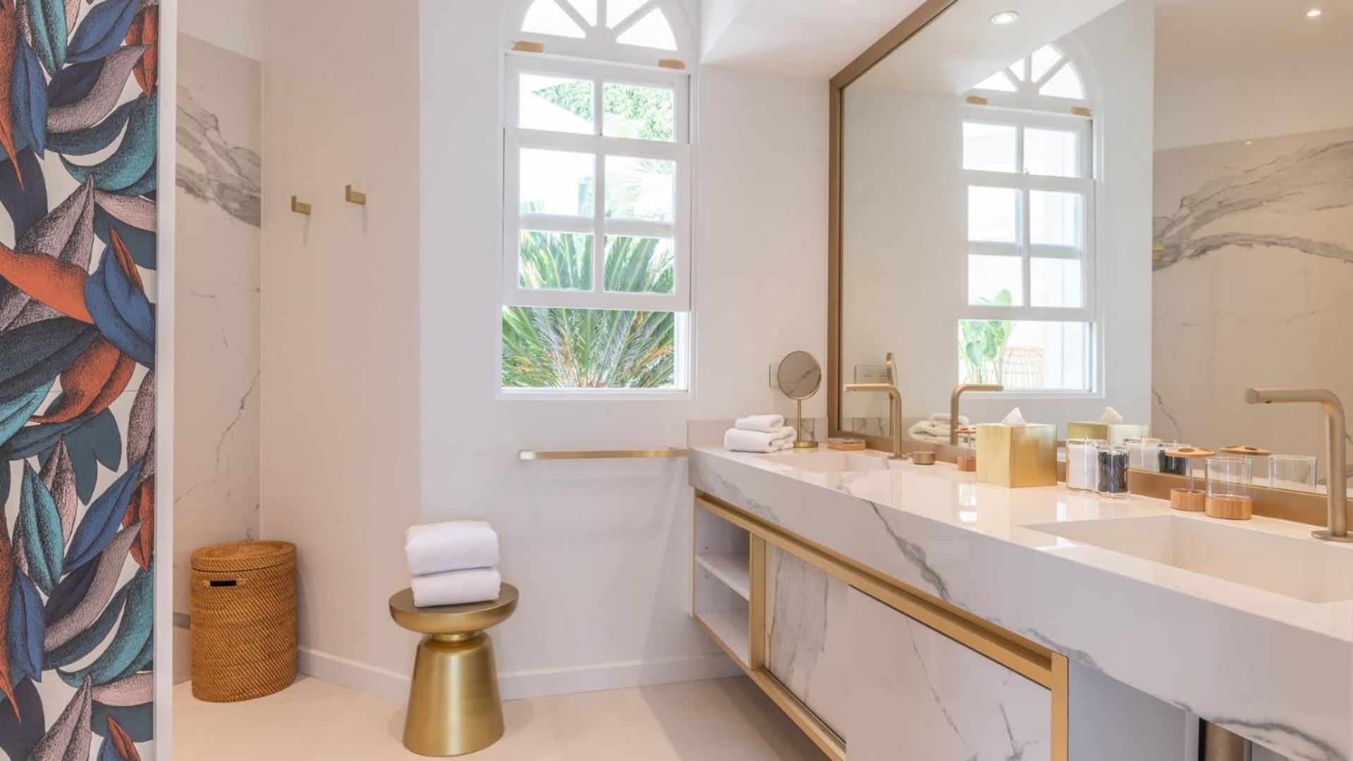 Calm Villa with Refined Decors