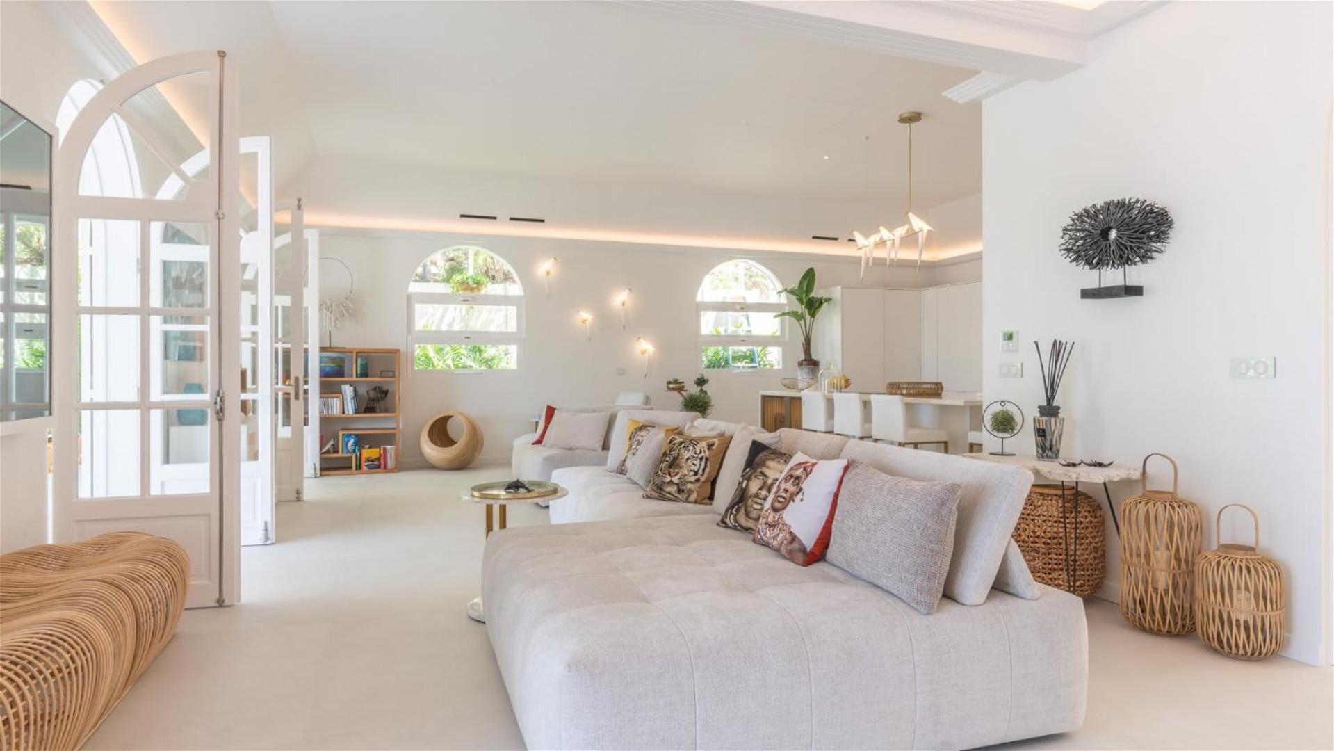 Calm Villa with Refined Decors