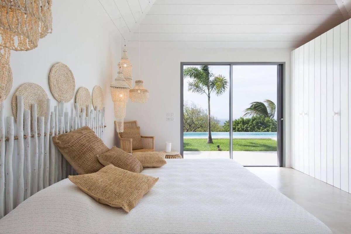 Graceful Villa offering Panoramic Views of the Bay