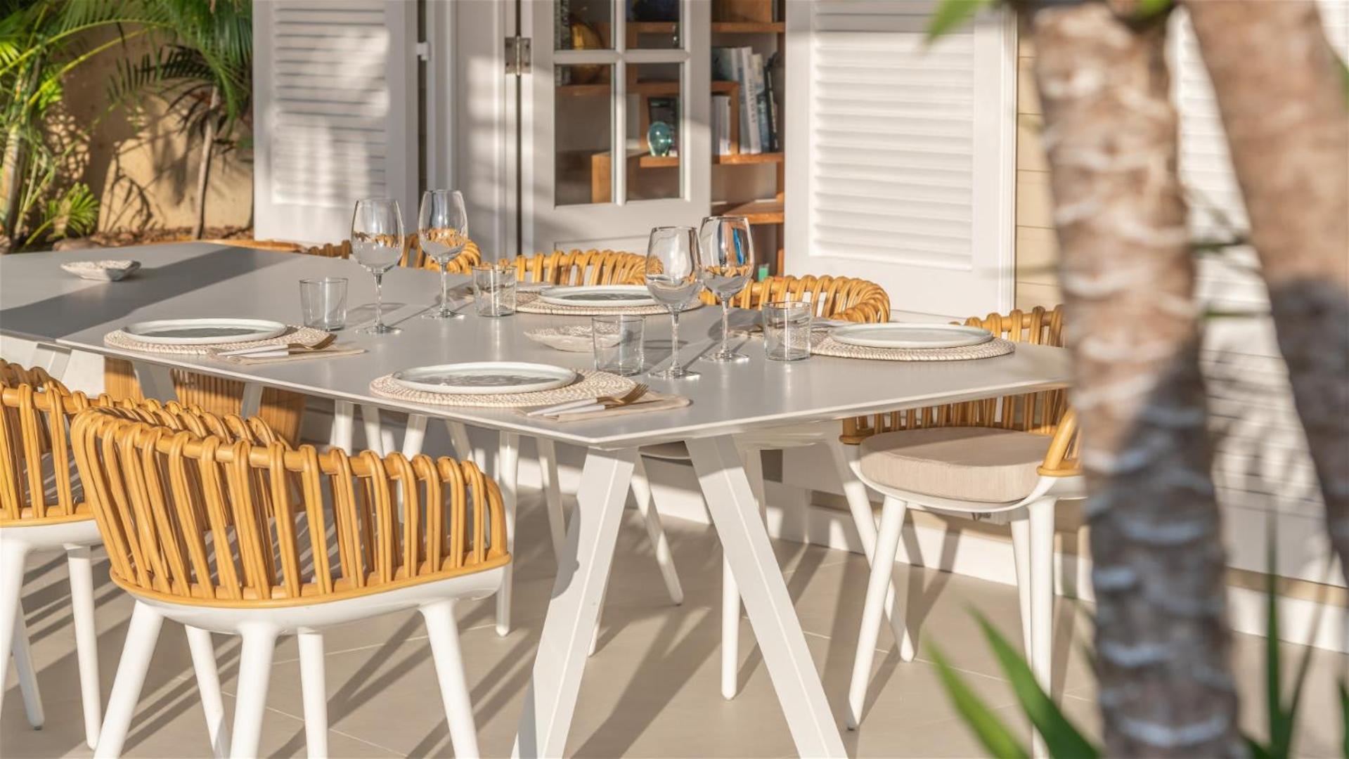 Calm Villa with Refined Decors