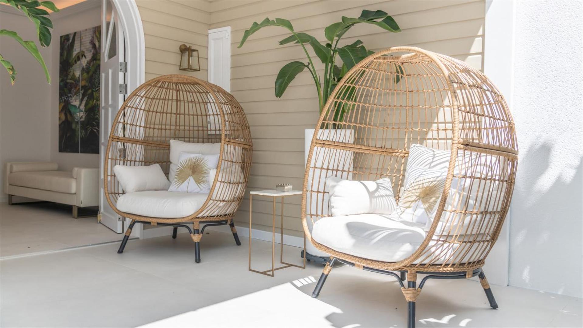 Calm Villa with Refined Decors