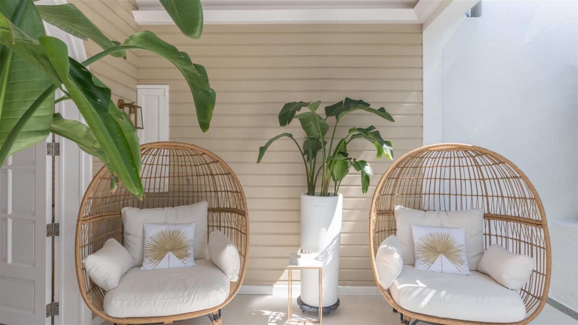 Calm Villa with Refined Decors