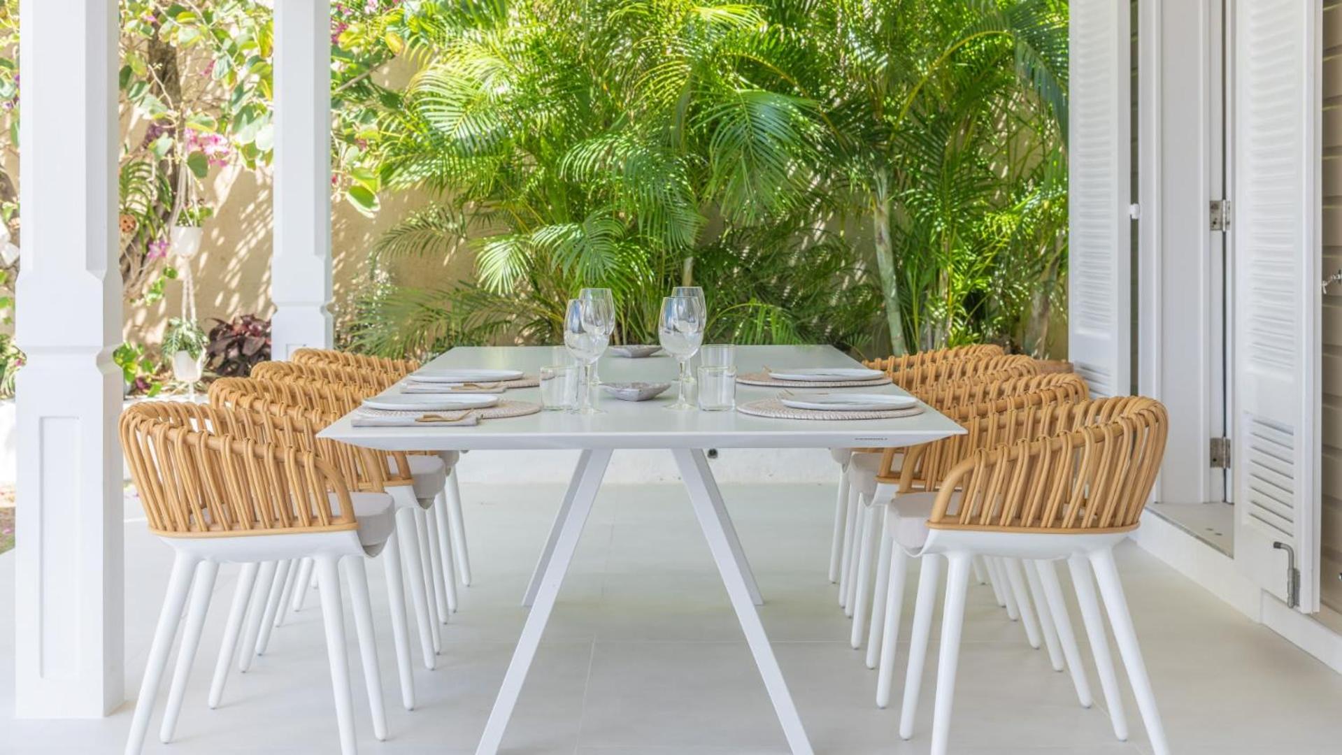 Calm Villa with Refined Decors