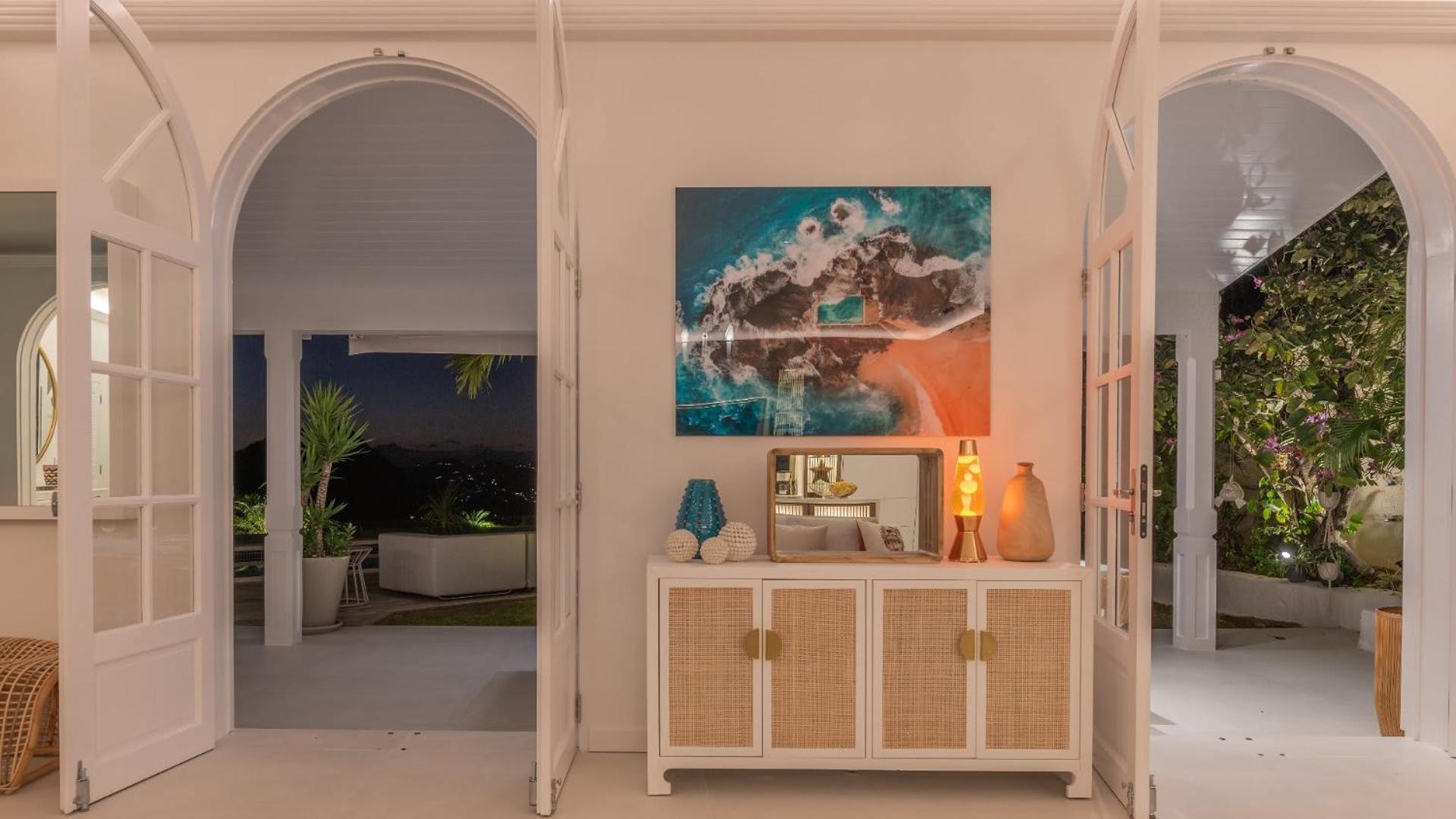 Calm Villa with Refined Decors
