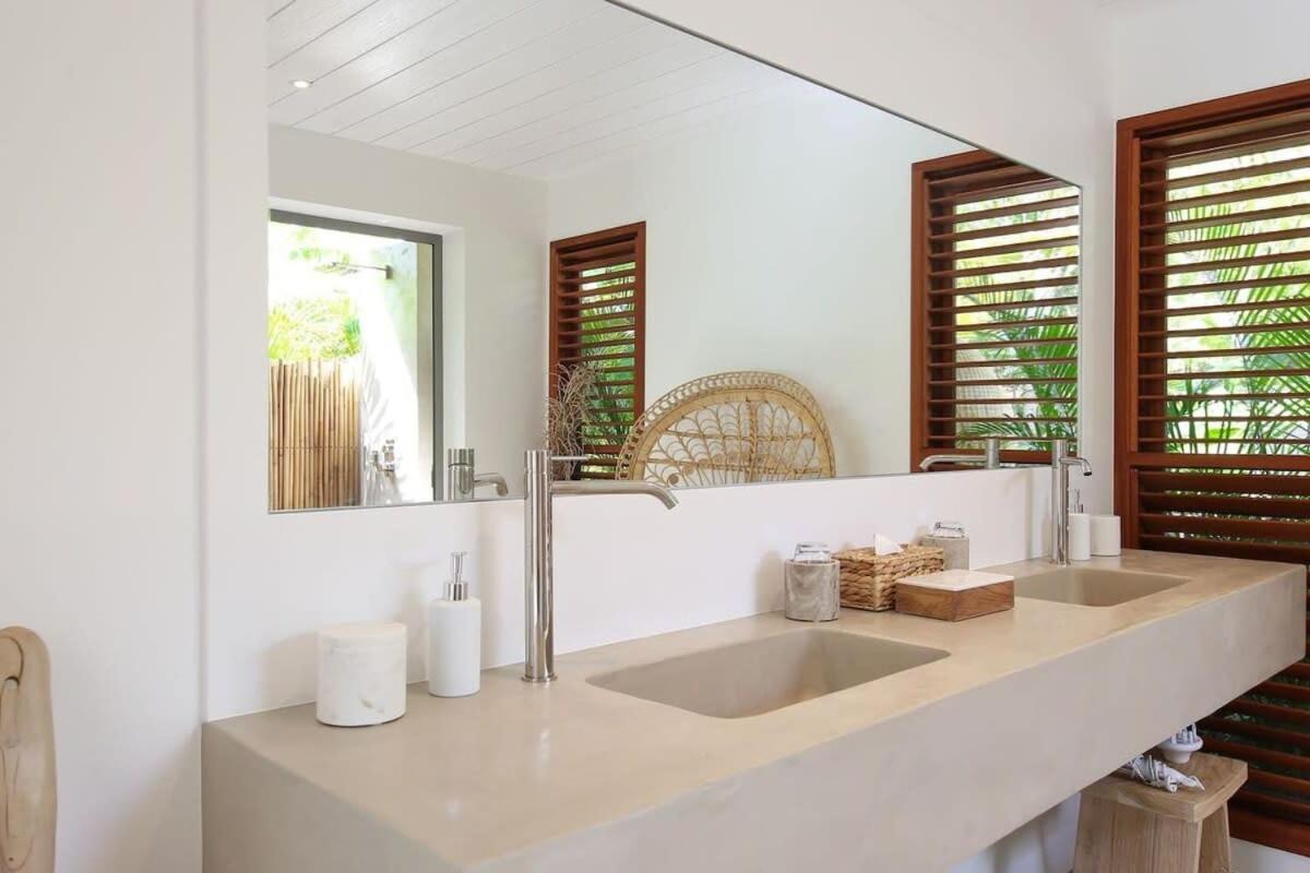 Graceful Villa offering Panoramic Views of the Bay