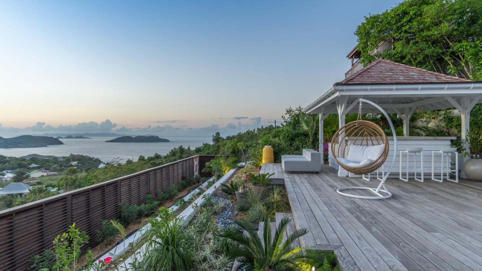Calm Villa with Refined Decors