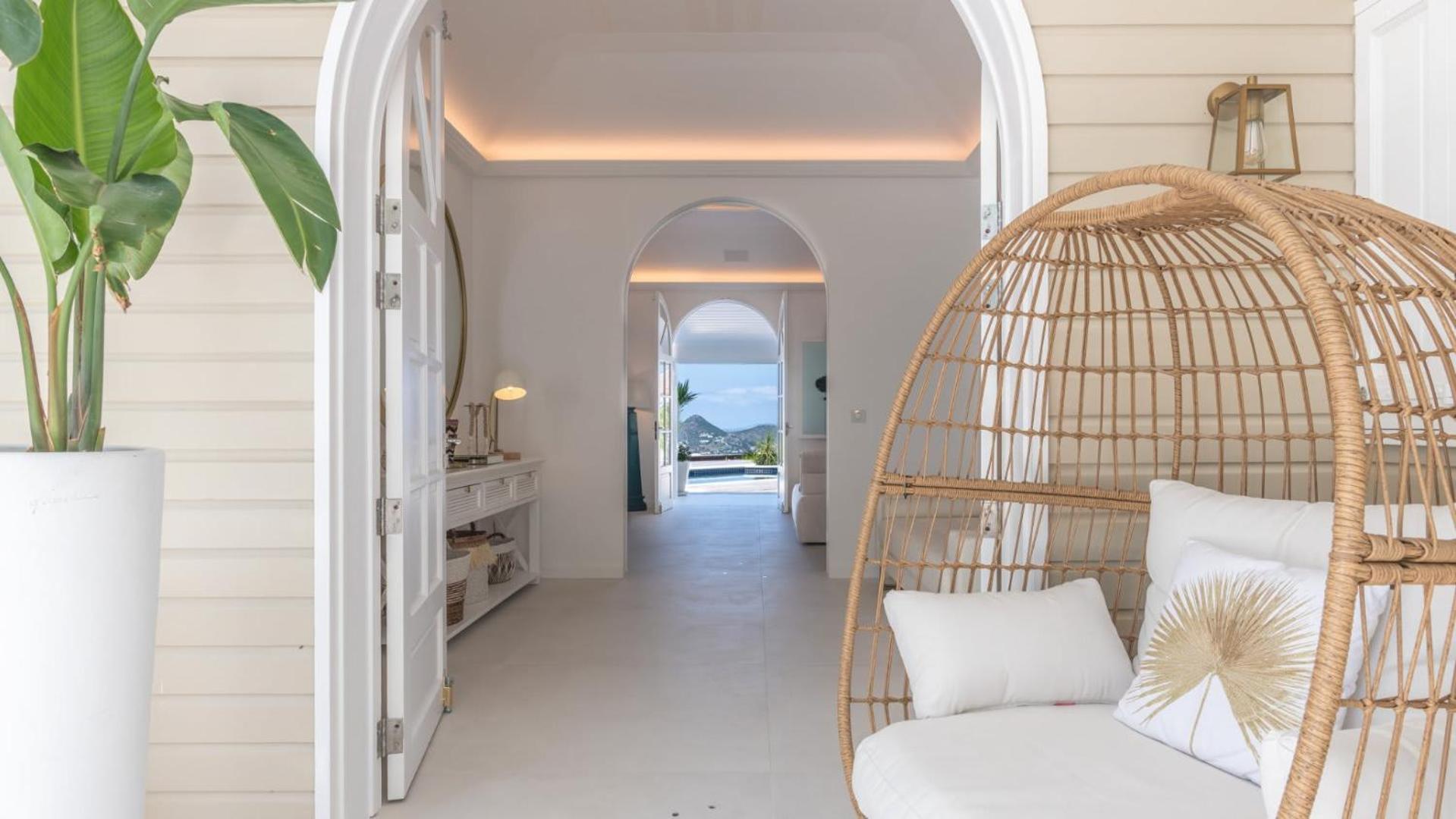 Calm Villa with Refined Decors