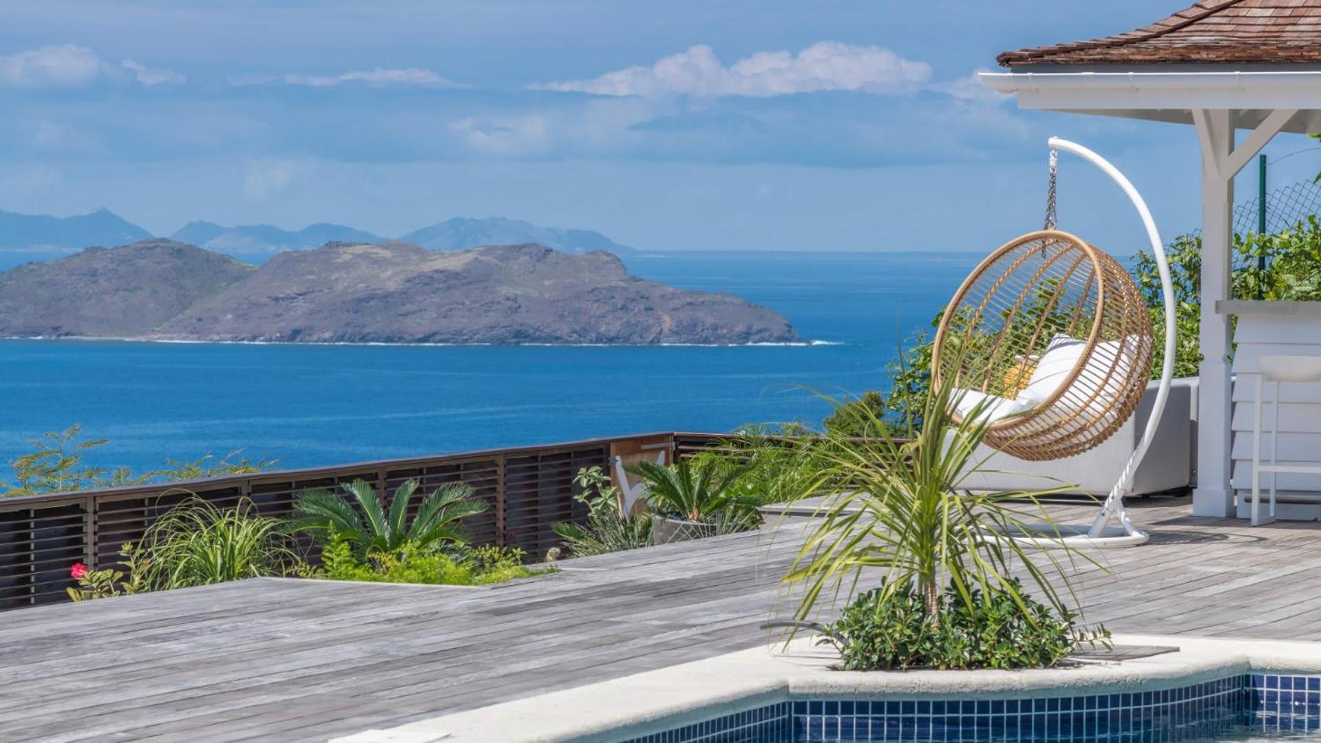 Calm Villa with Refined Decors