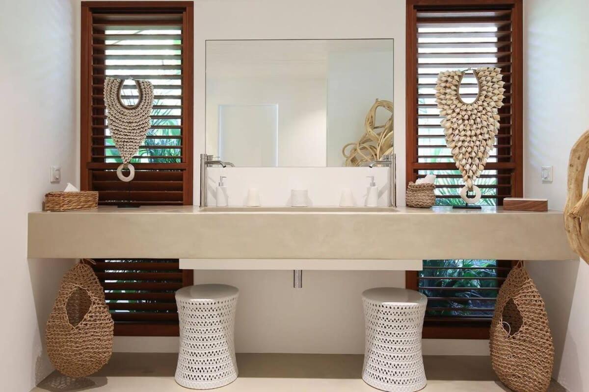 Graceful Villa offering Panoramic Views of the Bay