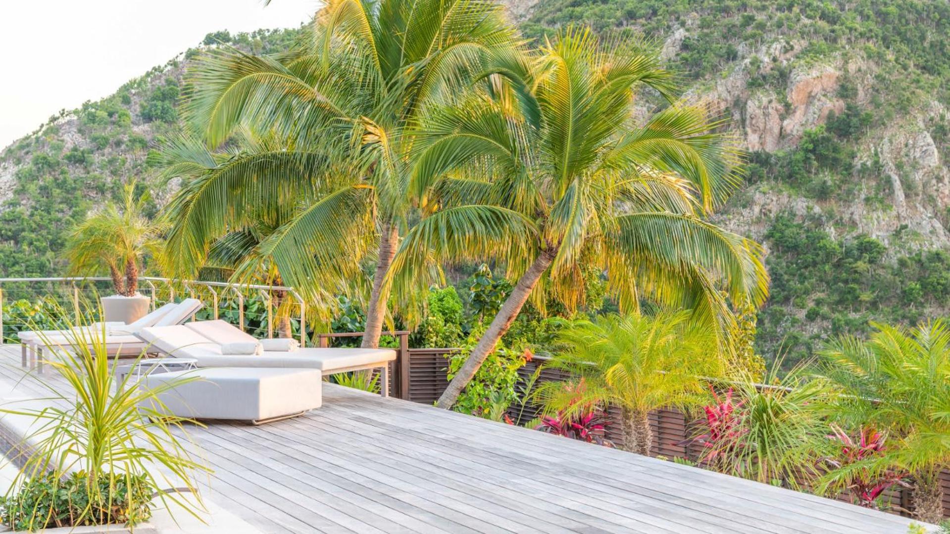 Calm Villa with Refined Decors
