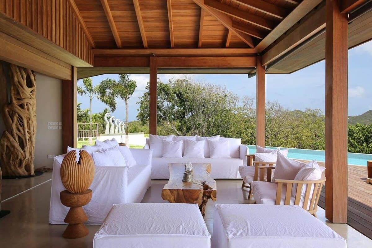 Graceful Villa offering Panoramic Views of the Bay