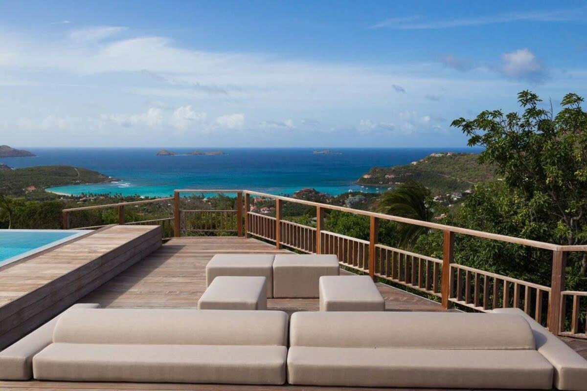 Graceful Villa offering Panoramic Views of the Bay