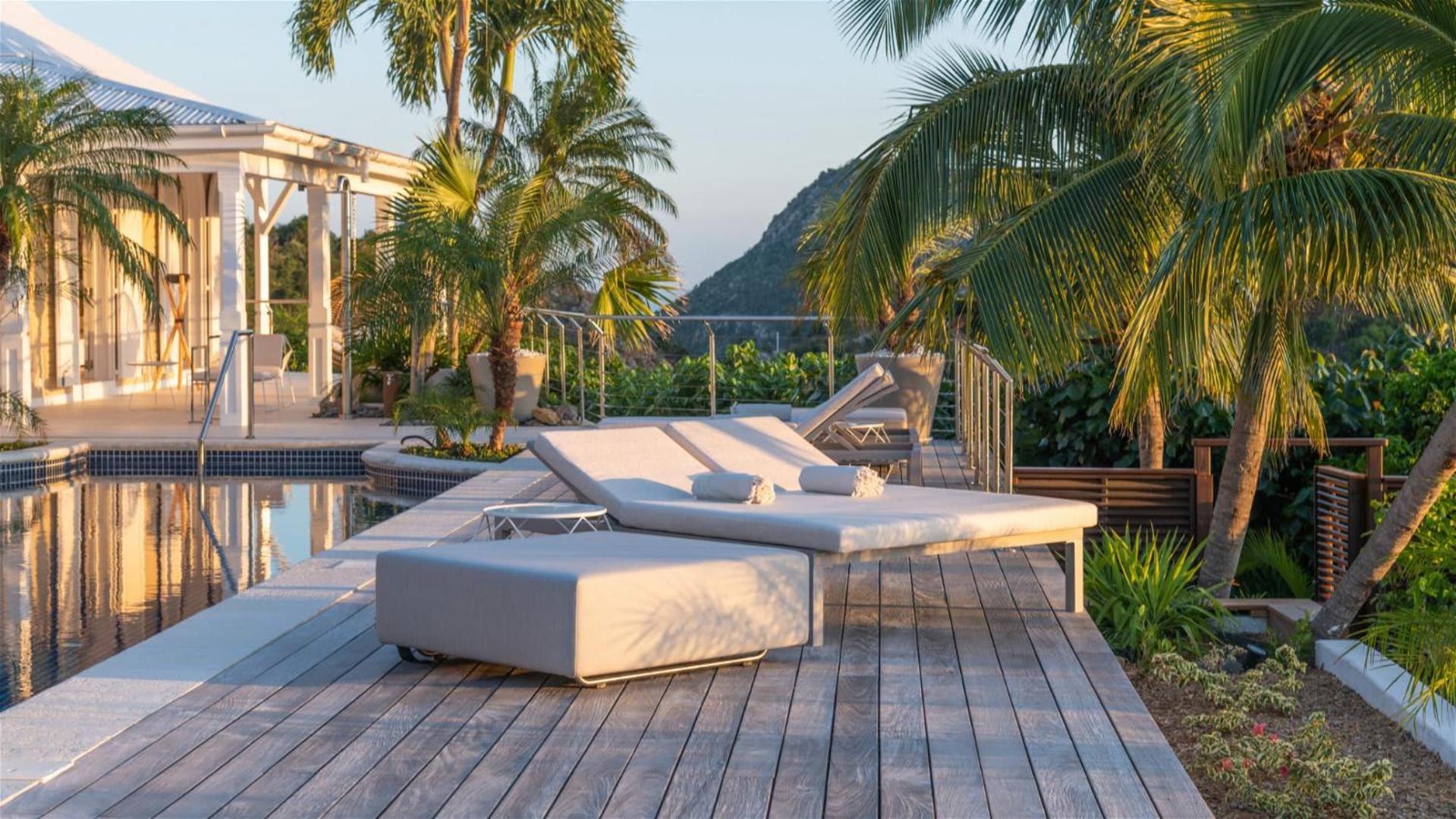 Calm Villa with Refined Decors