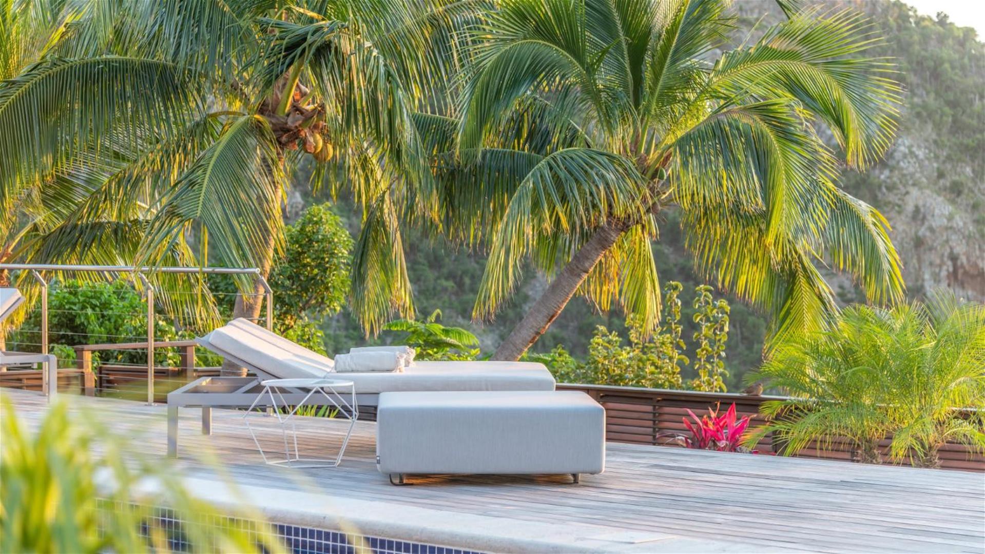 Calm Villa with Refined Decors