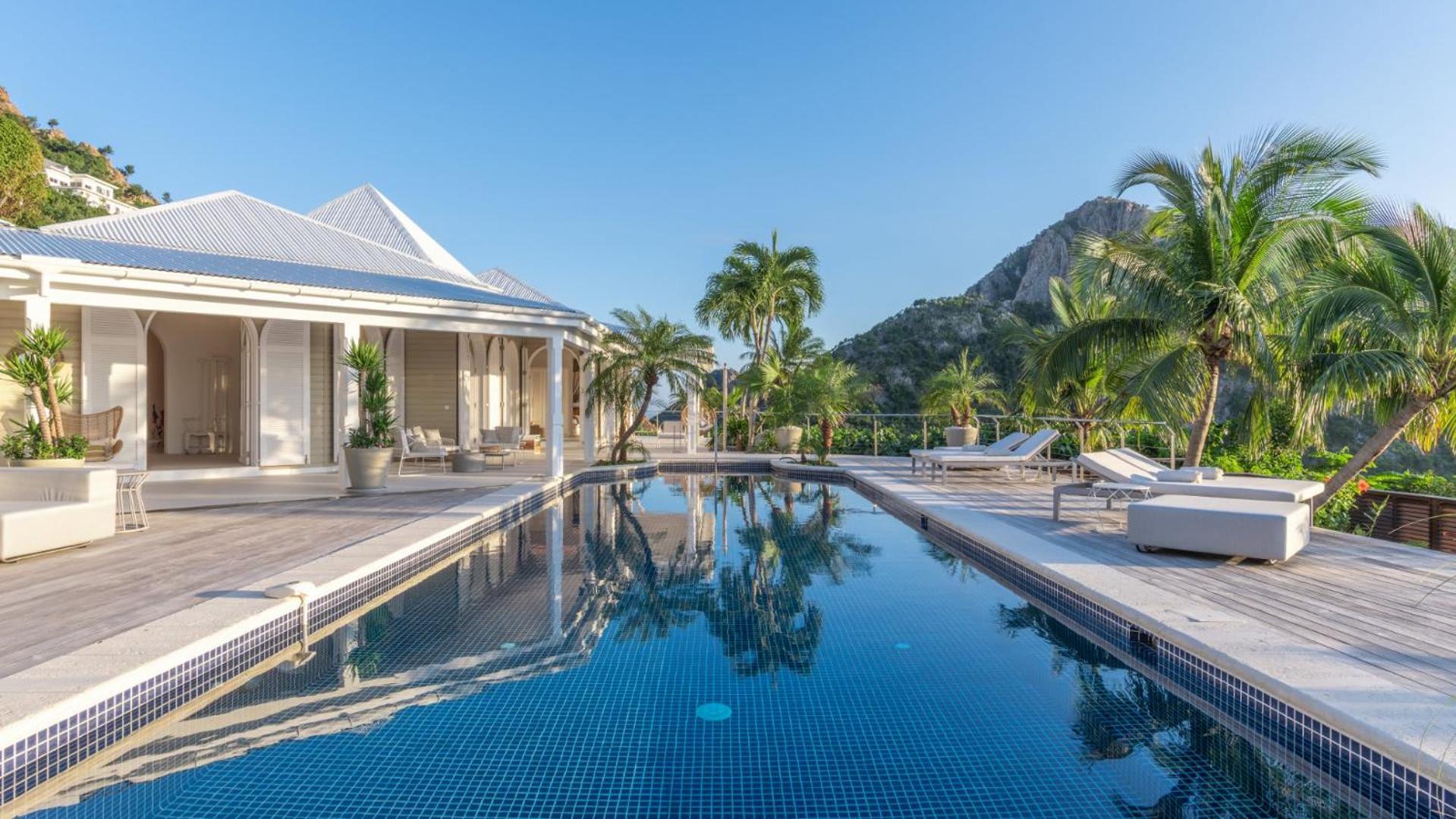 Calm Villa with Refined Decors
