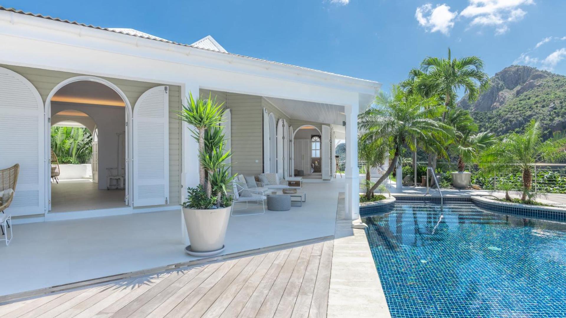 Calm Villa with Refined Decors