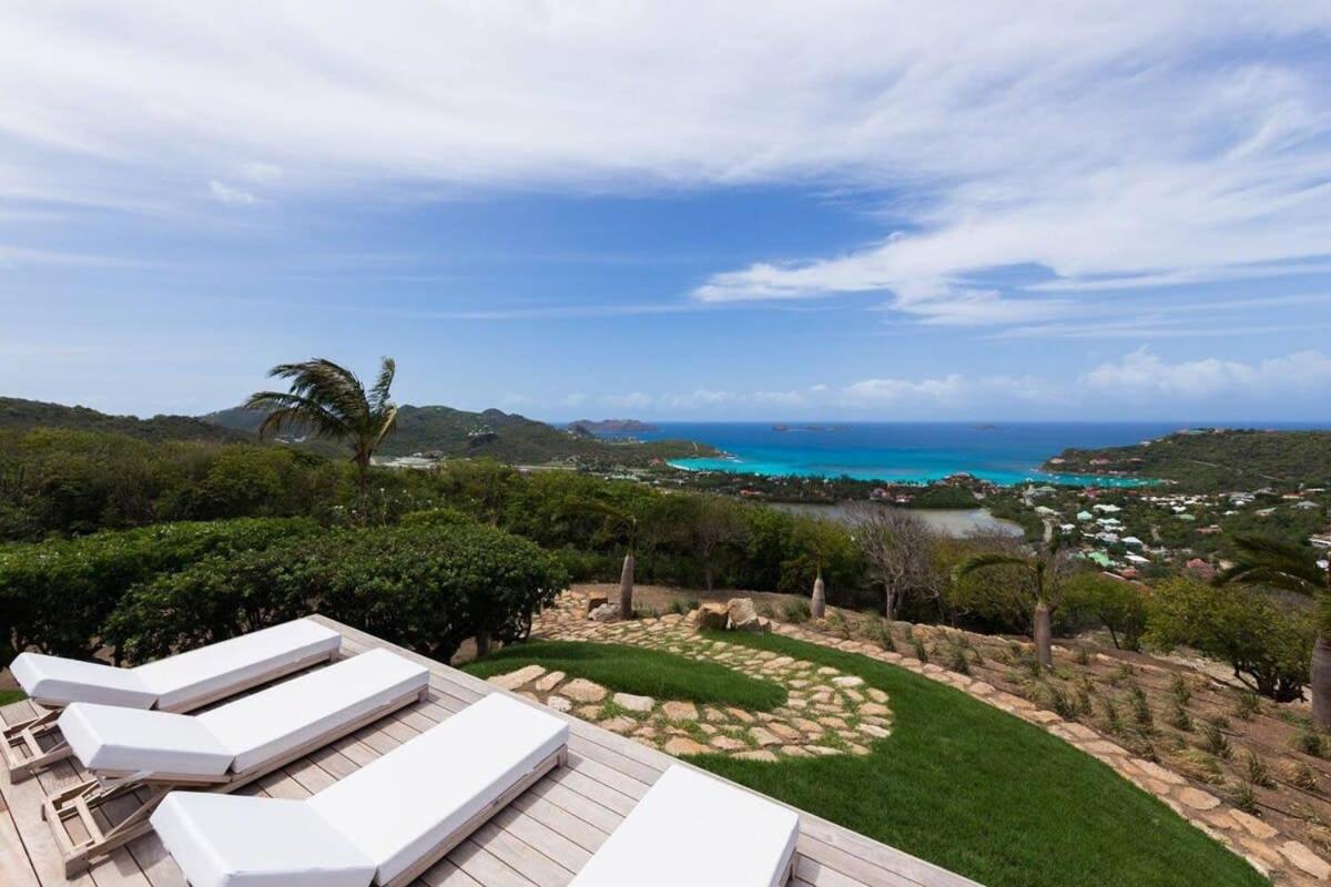 Graceful Villa offering Panoramic Views of the Bay