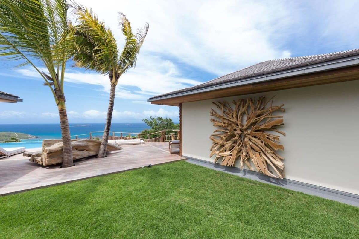 Graceful Villa offering Panoramic Views of the Bay