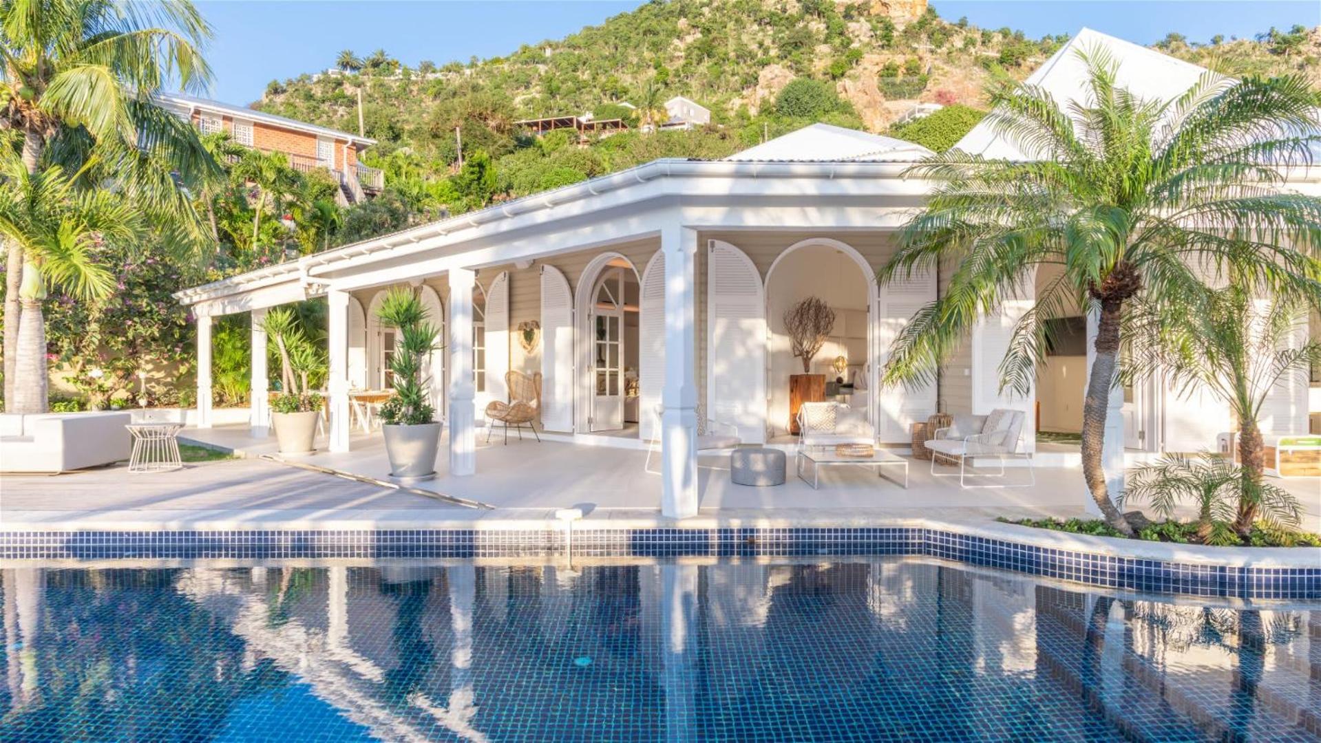 Calm Villa with Refined Decors