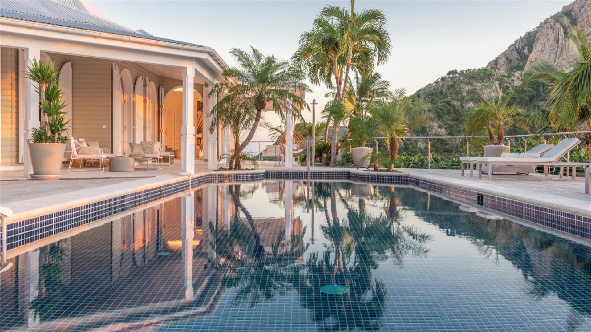 Calm Villa with Refined Decors
