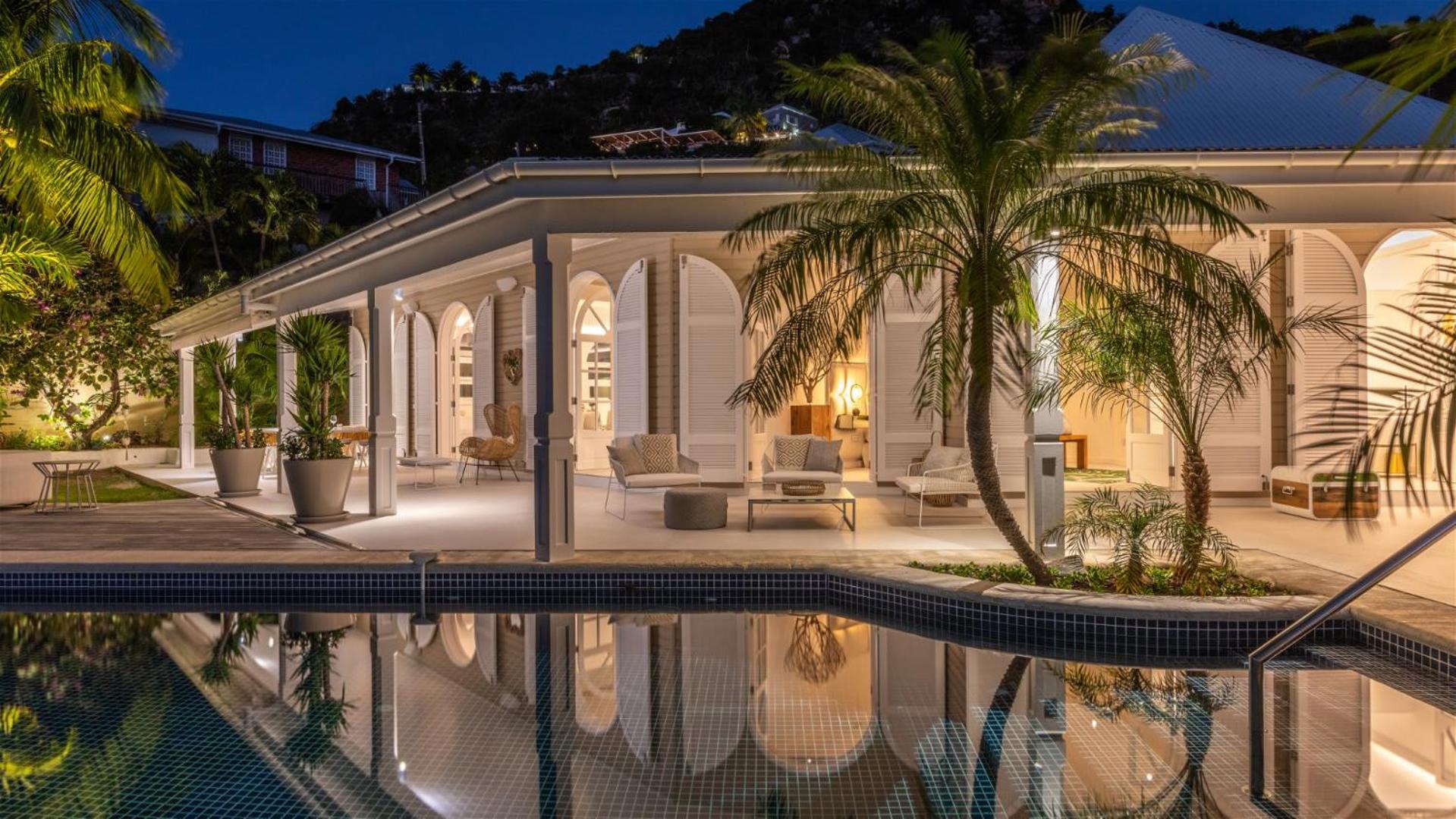 Calm Villa with Refined Decors