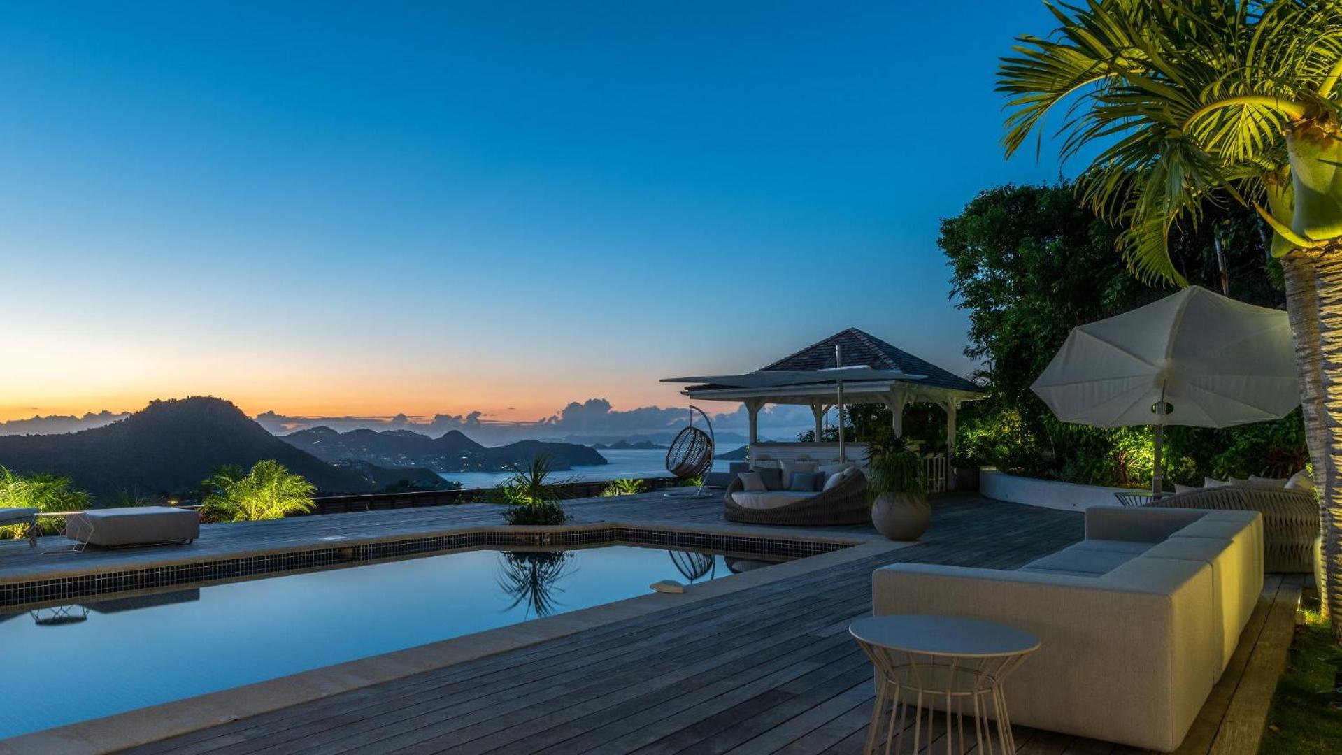 Calm Villa with Refined Decors