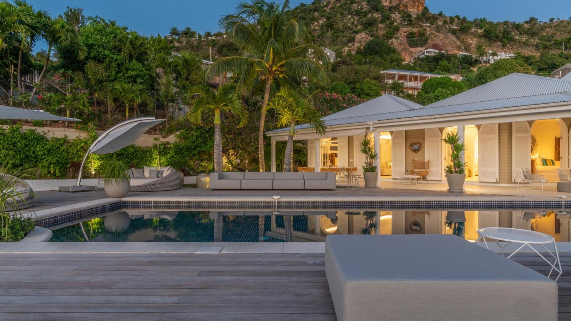 Calm Villa with Refined Decors