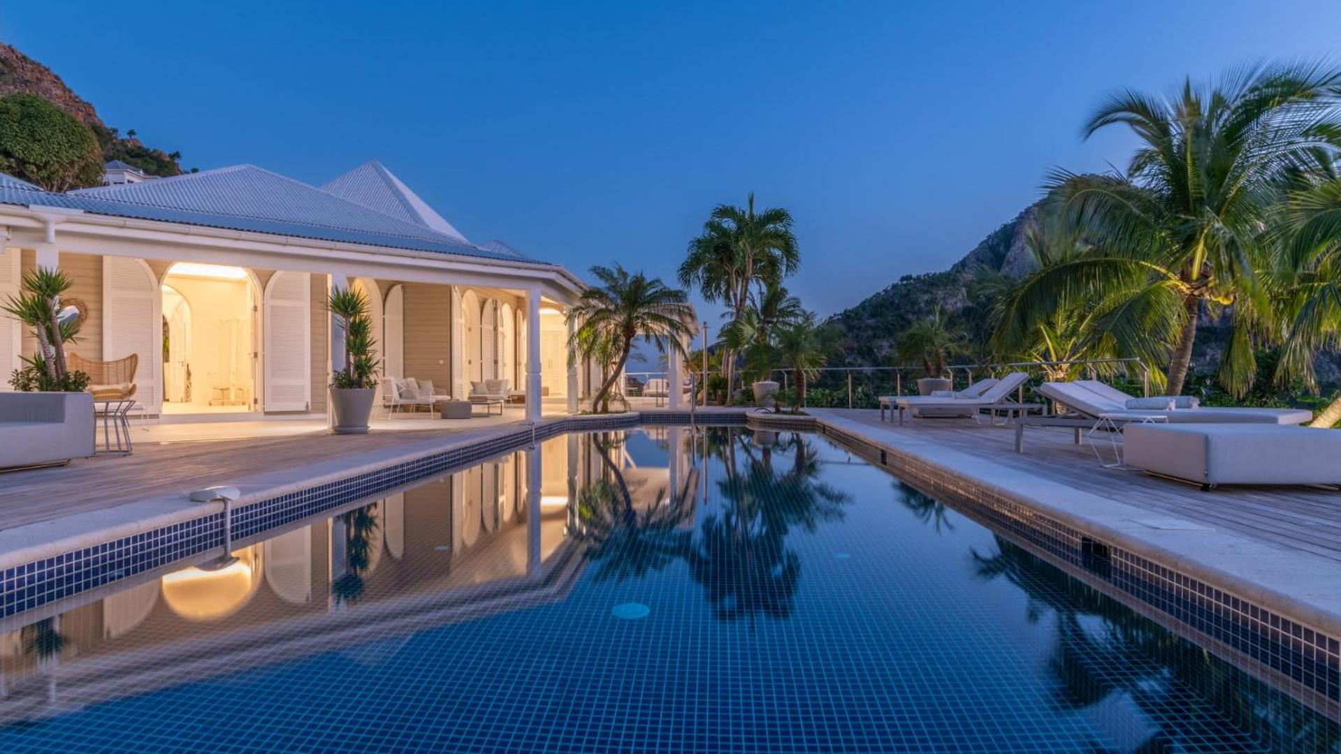Calm Villa with Refined Decors
