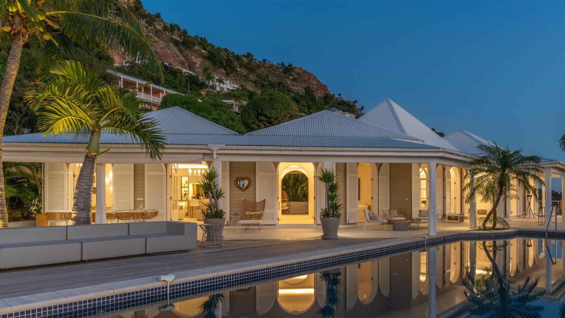 Calm Villa with Refined Decors