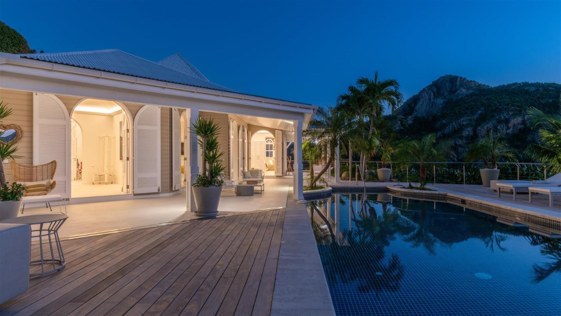Calm Villa with Refined Decors